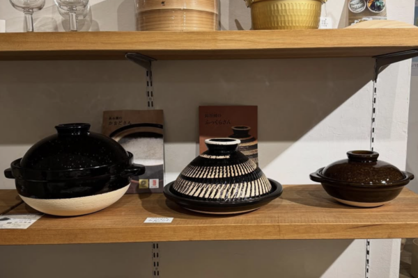 店内に土鍋やせいろ、すり鉢など、ごはんや家飲みをたのしくするコーナーを作りました。