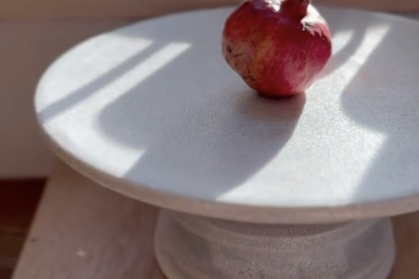 美濃焼のブランド「mishim pottery creation」のケーキスタンドを店頭に並べました