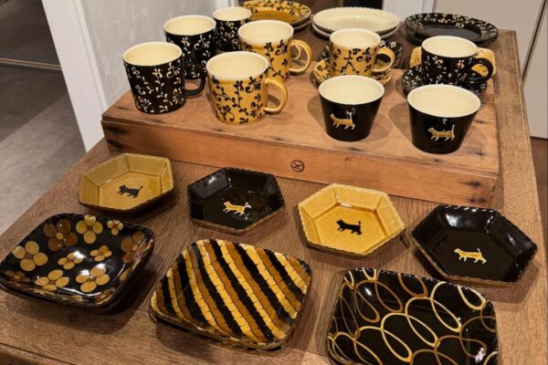 久保田健司さんの器を陳列しました。