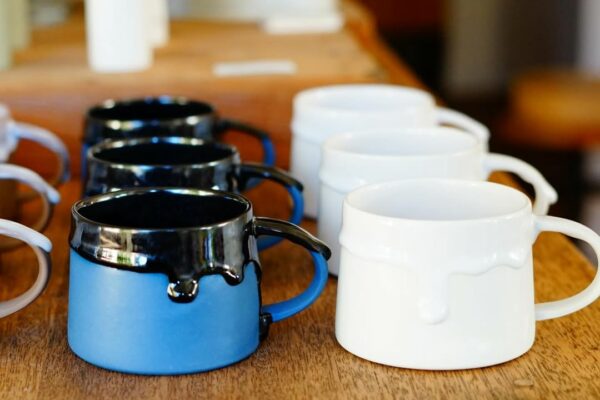 【NEW】宮木英至のドリッピーマグと一輪挿し 秋冬色の作品を店頭にてご案内をはじめております。