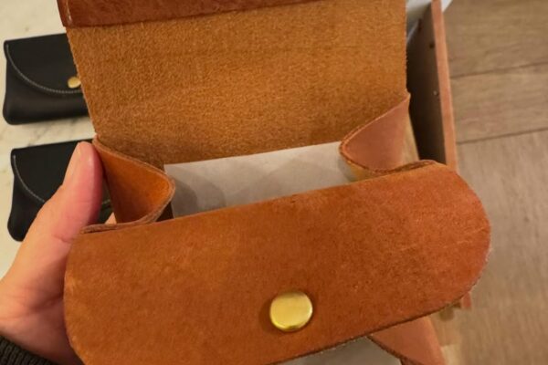 秋頃からsoldになっていたBrown、今朝3つ店頭に入荷しました。