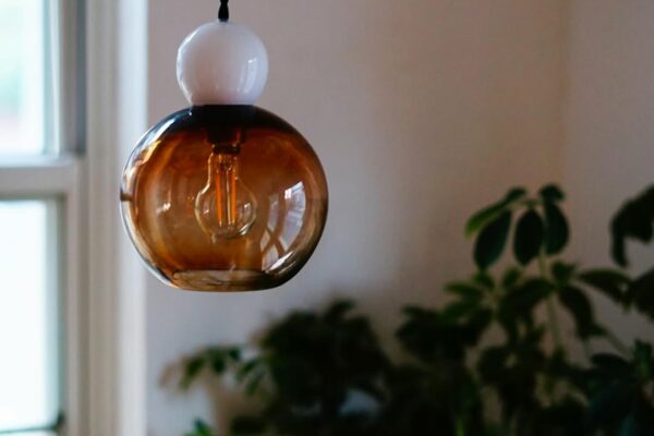 【Online Shop Release 】吹きガラスのペンダントライト 13cm Brown(コード70cm)|yoiyoin