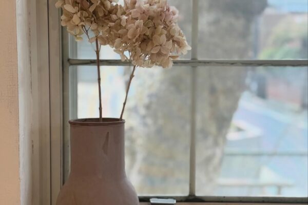 春が待ち遠しいですね。アンティークのような淡いピンク　女性ディレクターによる美濃焼ブランド