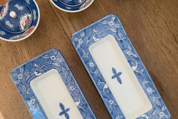 本日入荷してすぐに完売となった デッドストックの花鳥長皿です